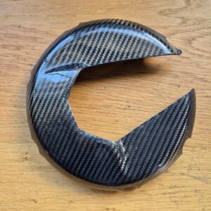 Protection carbone moteur pour la gamme Electric Motion équipée du nouveau moteur 2025.